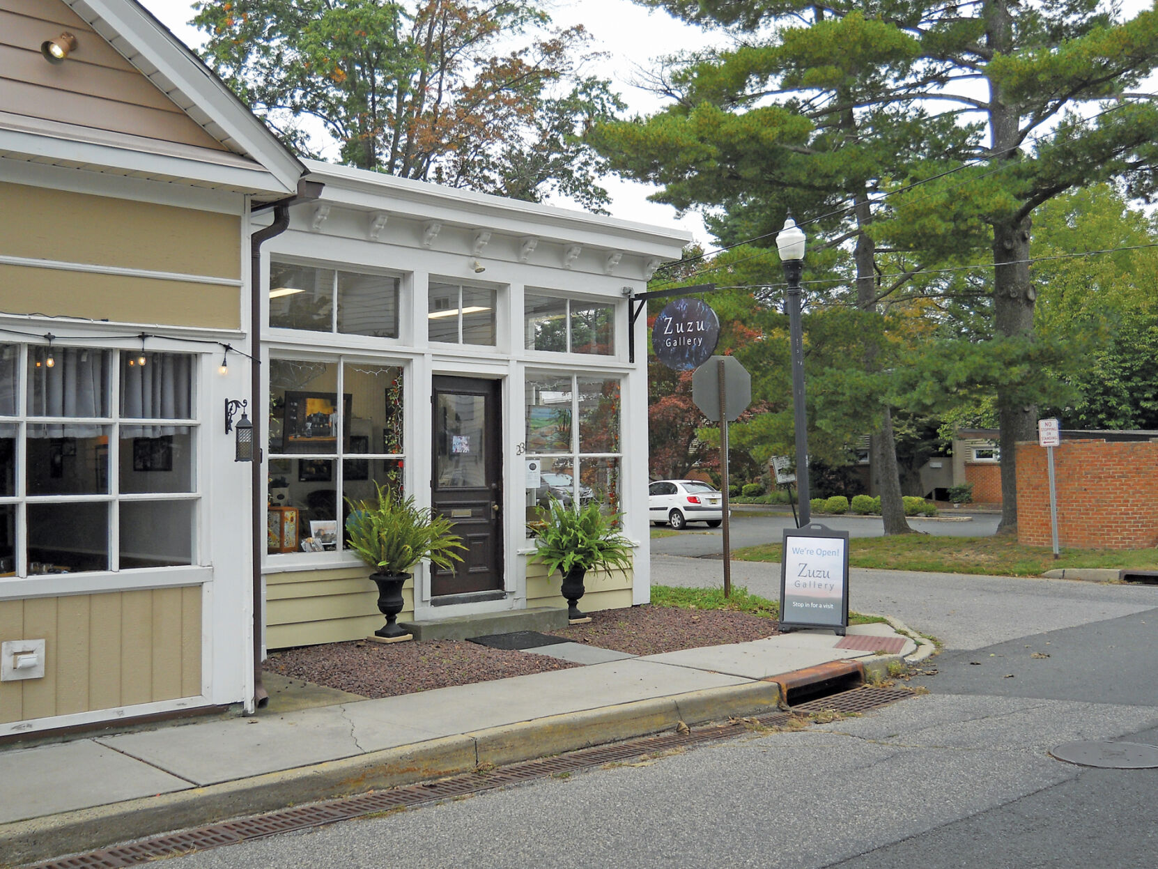 ZuzuGallery_Exterior.JPG
